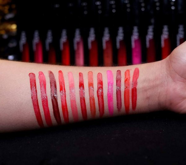 Buy Huda Beauty Liquid Matte Lip Gloss Set (Set of 12)in pakistan sanwarna.pk