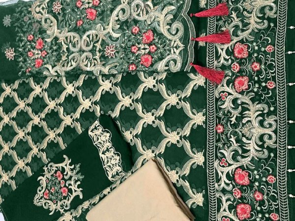 Embroidered Green Chiffon Suit in pakistan sanwarna.pk
